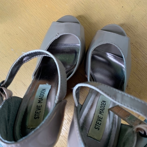 Steve Madden Tan Faux Leather Wedges With Patterned Embroidered Bottoms Size 6.5 - Picture 8 of 11